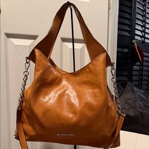 Michael Kors Devon large Leather Shoulder bag in signature luggage color